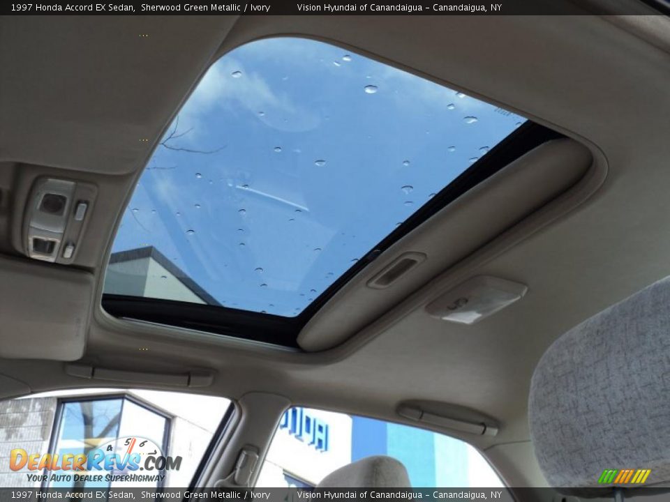 Sunroof of 1997 Honda Accord EX Sedan Photo #6