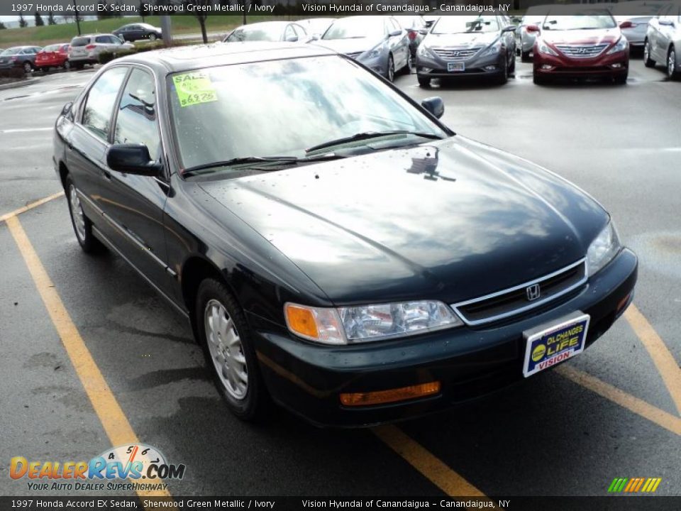 1997 Honda Accord EX Sedan Sherwood Green Metallic / Ivory Photo #10