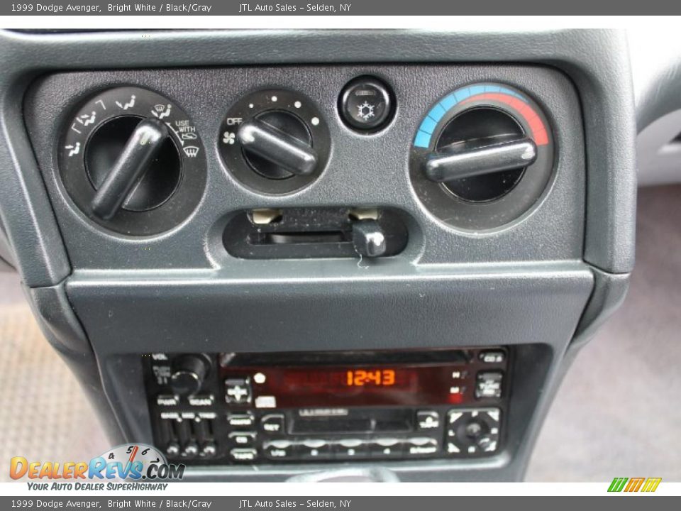 Controls of 1999 Dodge Avenger  Photo #13