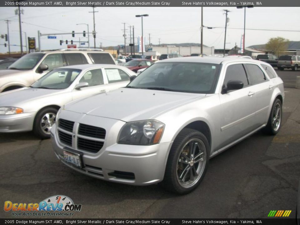 2005 Dodge Magnum SXT AWD Bright Silver Metallic / Dark Slate Gray/Medium Slate Gray Photo #1