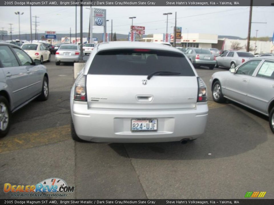 2005 Dodge Magnum SXT AWD Bright Silver Metallic / Dark Slate Gray/Medium Slate Gray Photo #6