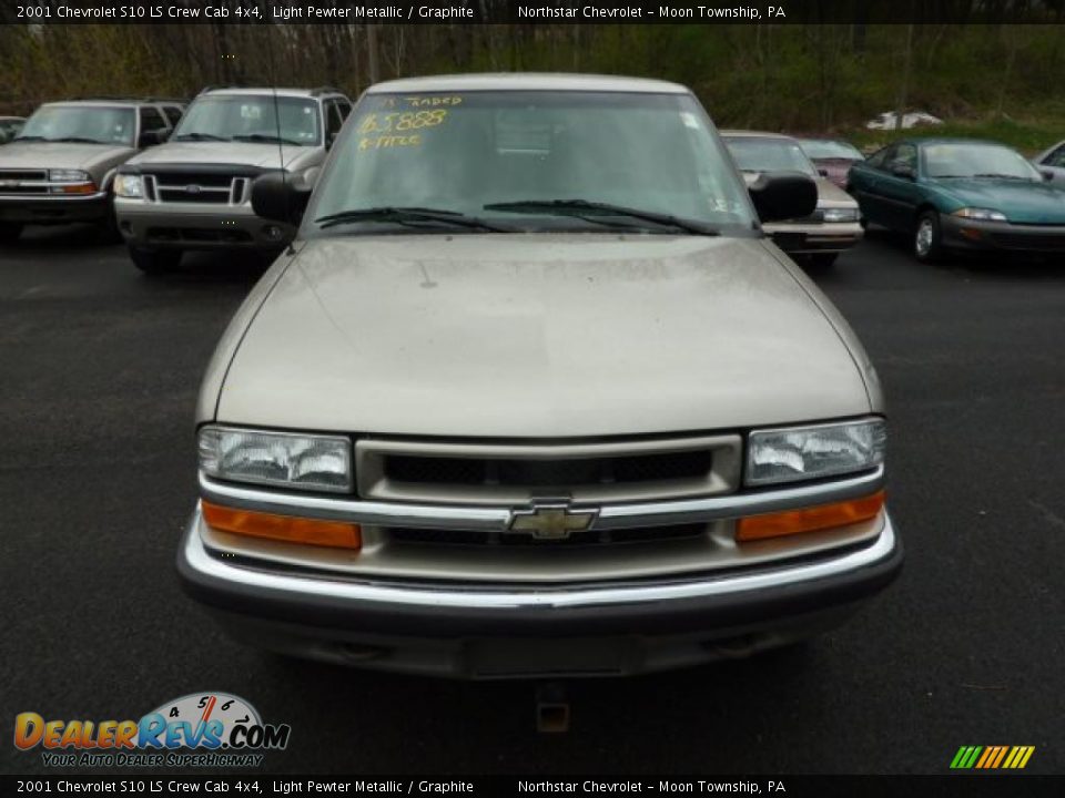 2001 Chevrolet S10 LS Crew Cab 4x4 Light Pewter Metallic / Graphite Photo #2