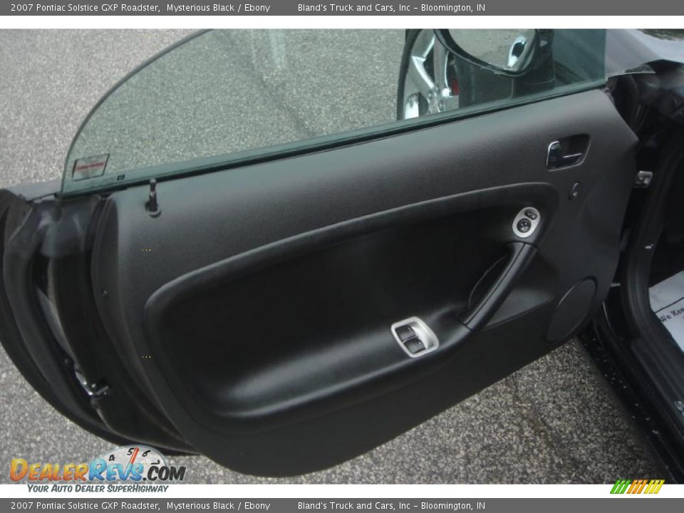 Door Panel of 2007 Pontiac Solstice GXP Roadster Photo #7