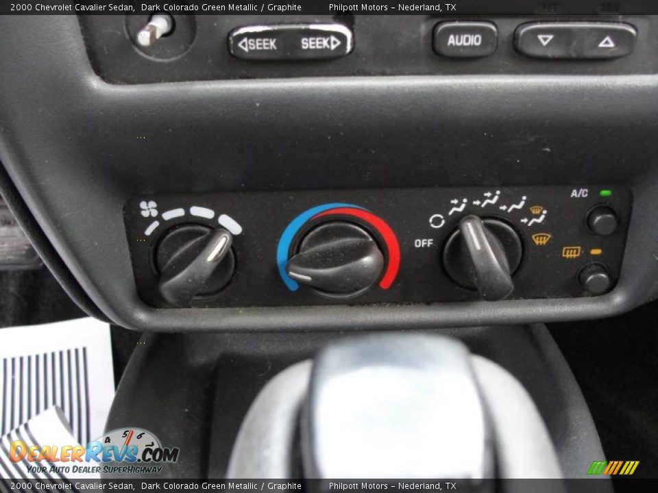 Controls of 2000 Chevrolet Cavalier Sedan Photo #35