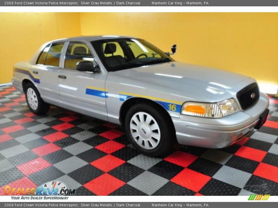Front 3/4 View of 2009 Ford Crown Victoria Police Interceptor Photo #1