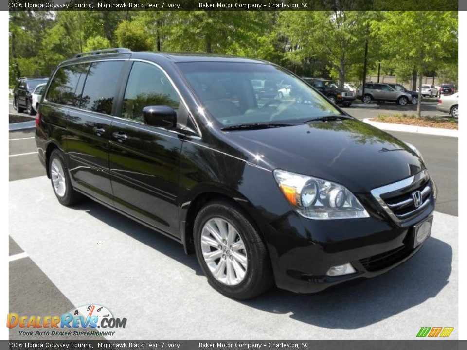 Front 3/4 View of 2006 Honda Odyssey Touring Photo #1