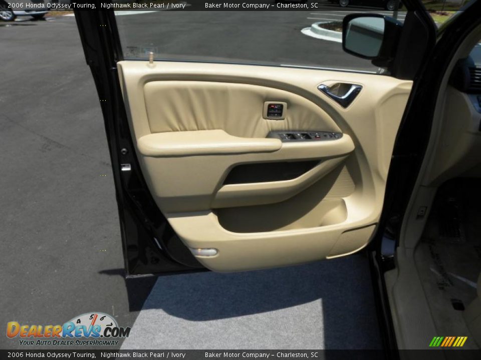 Door Panel of 2006 Honda Odyssey Touring Photo #7