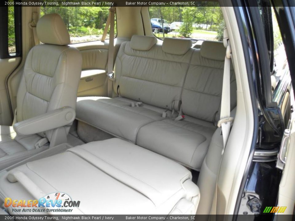 Ivory Interior - 2006 Honda Odyssey Touring Photo #10