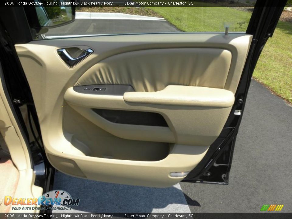 2006 Honda Odyssey Touring Nighthawk Black Pearl / Ivory Photo #13