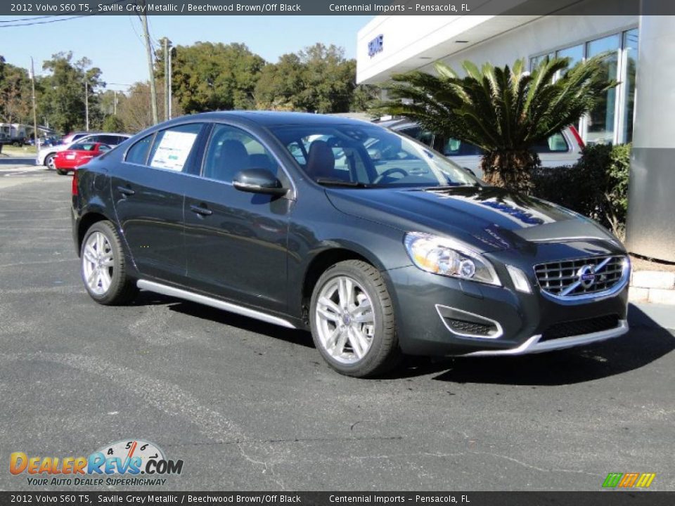 Front 3/4 View of 2012 Volvo S60 T5 Photo #4