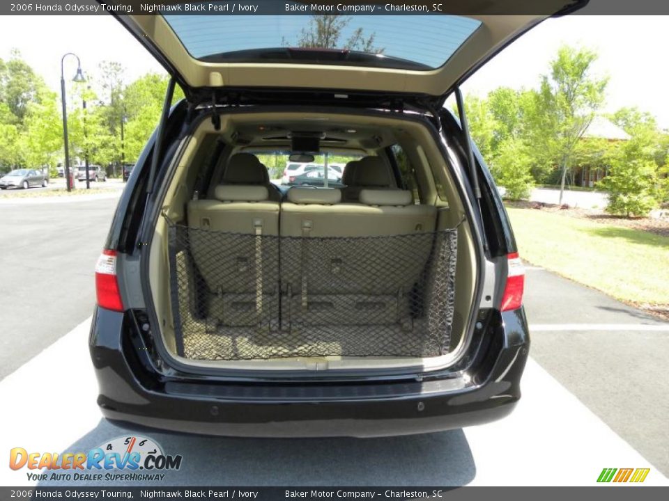 2006 Honda Odyssey Touring Trunk Photo #19