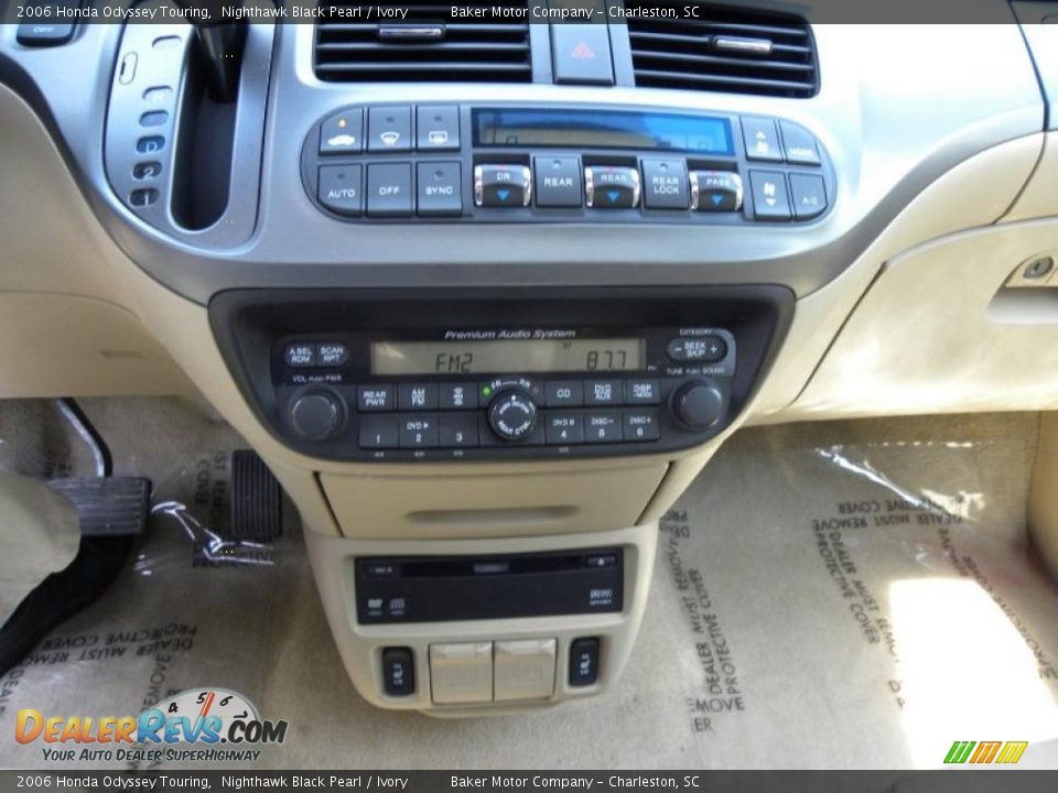 Controls of 2006 Honda Odyssey Touring Photo #25
