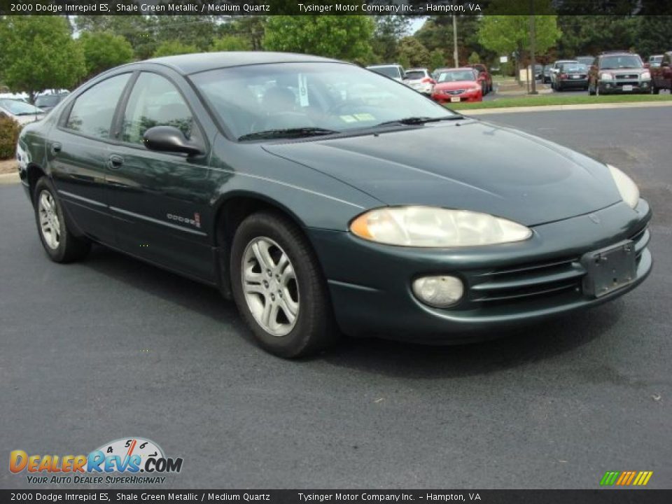 Front 3/4 View of 2000 Dodge Intrepid ES Photo #7