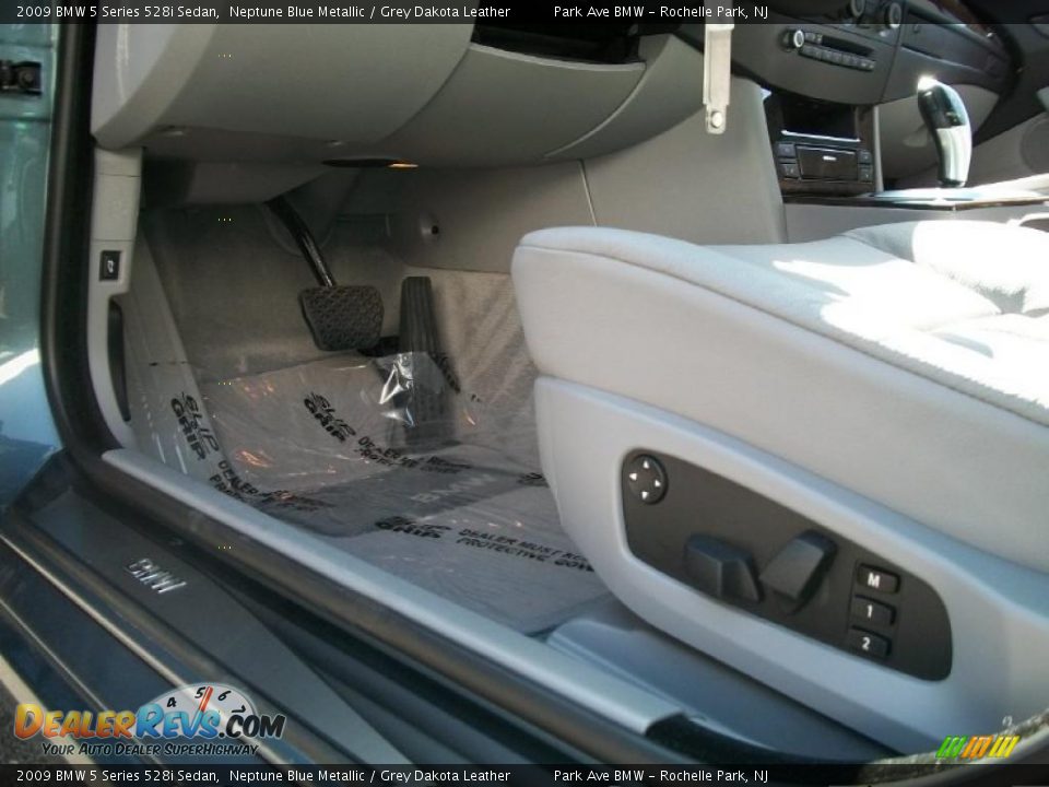 2009 BMW 5 Series 528i Sedan Neptune Blue Metallic / Grey Dakota Leather Photo #11