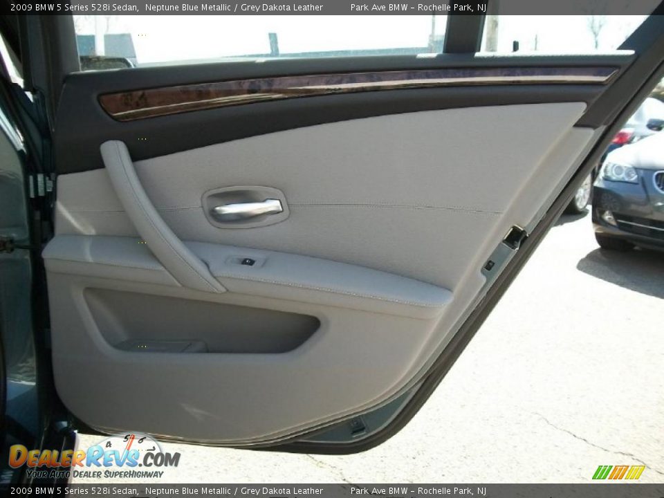 2009 BMW 5 Series 528i Sedan Neptune Blue Metallic / Grey Dakota Leather Photo #24