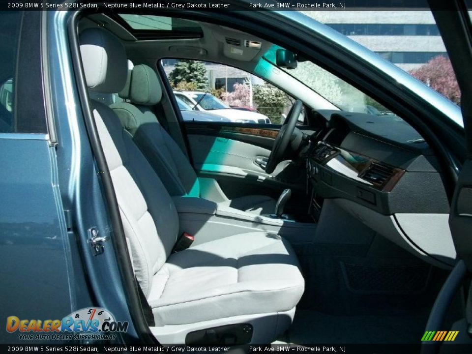 2009 BMW 5 Series 528i Sedan Neptune Blue Metallic / Grey Dakota Leather Photo #29