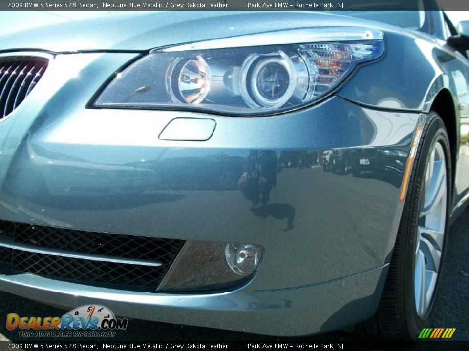 2009 BMW 5 Series 528i Sedan Neptune Blue Metallic / Grey Dakota Leather Photo #32