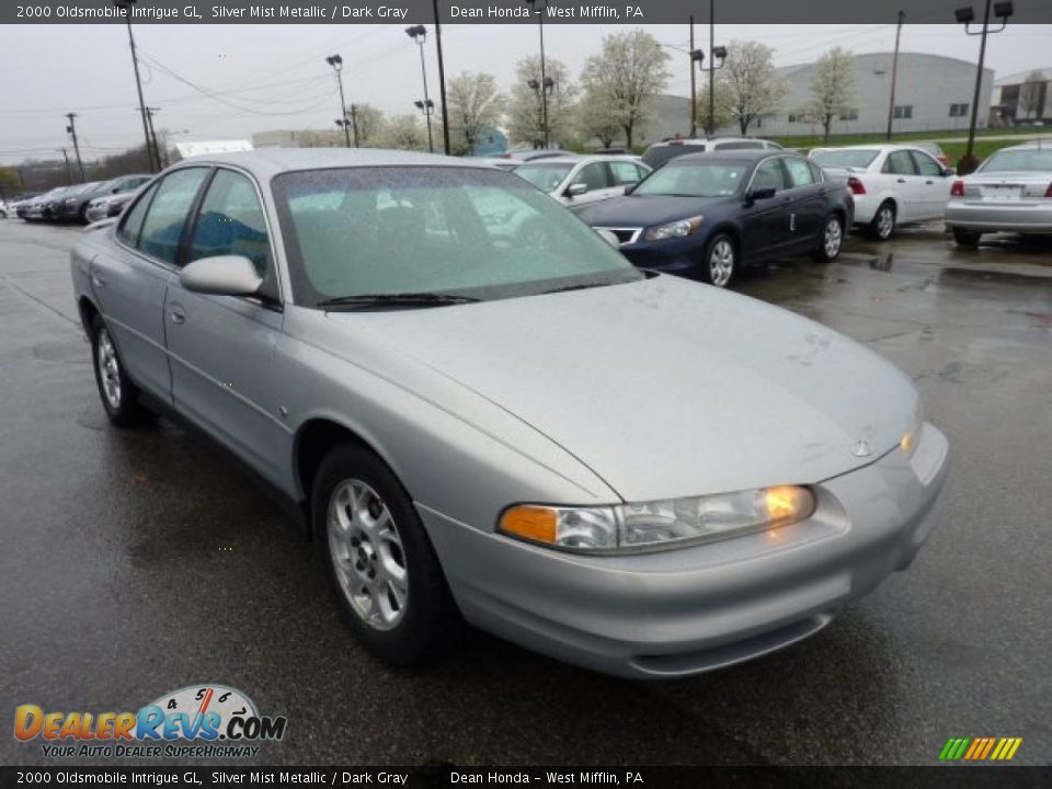 Front 3/4 View of 2000 Oldsmobile Intrigue GL Photo #5