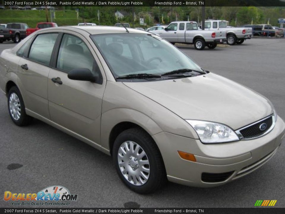2007 Ford Focus ZX4 S Sedan Pueblo Gold Metallic / Dark Pebble/Light Pebble Photo #4