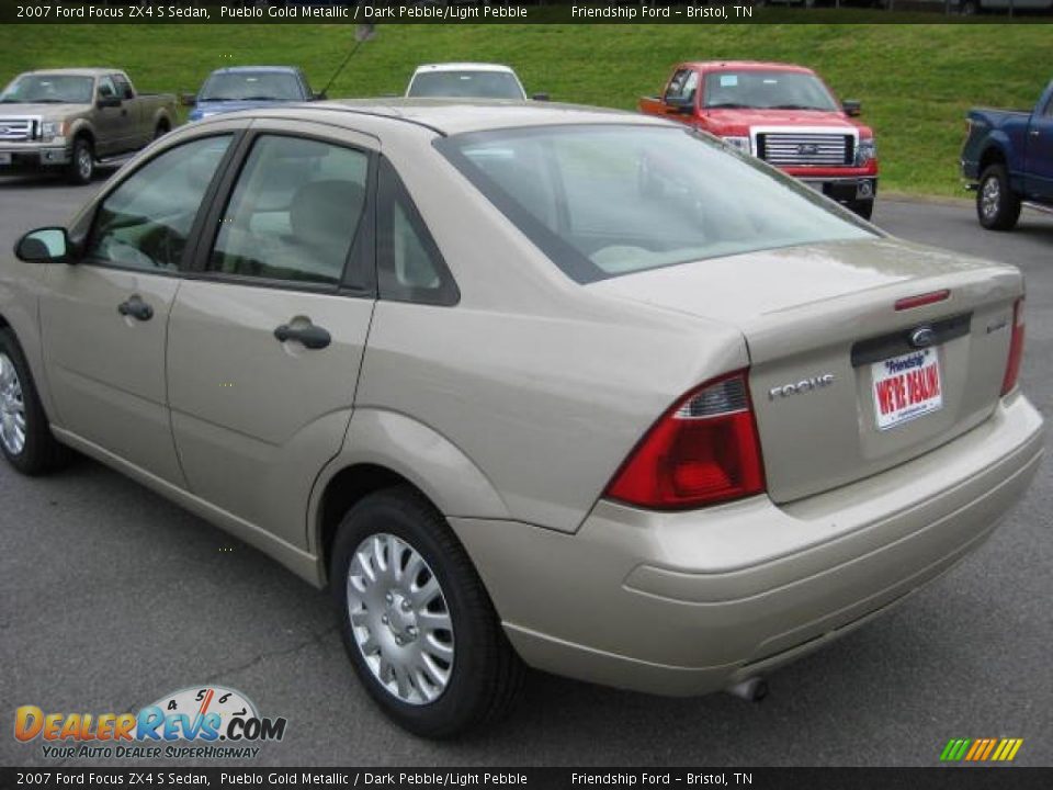 2007 Ford Focus ZX4 S Sedan Pueblo Gold Metallic / Dark Pebble/Light Pebble Photo #8