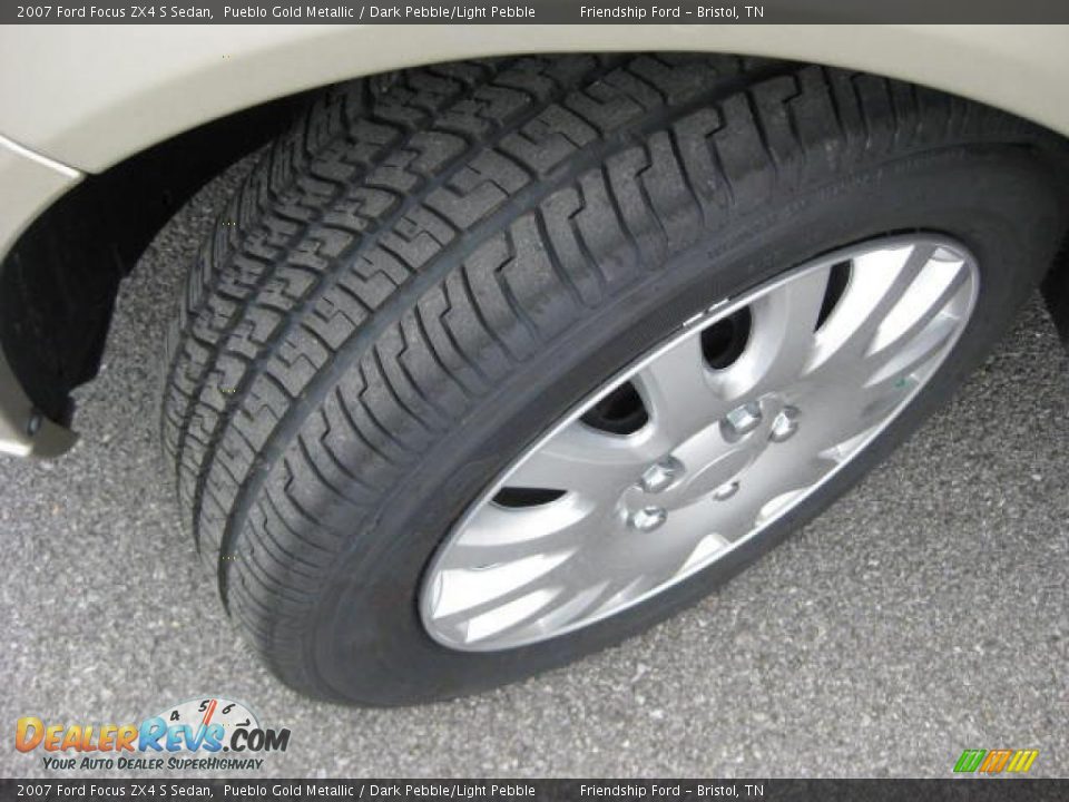 2007 Ford Focus ZX4 S Sedan Pueblo Gold Metallic / Dark Pebble/Light Pebble Photo #9