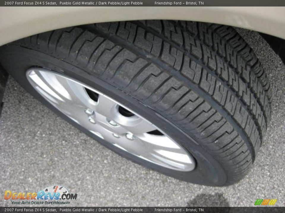 2007 Ford Focus ZX4 S Sedan Pueblo Gold Metallic / Dark Pebble/Light Pebble Photo #10