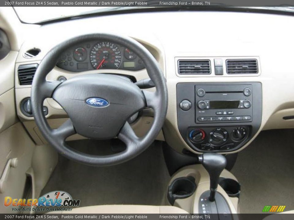 Dashboard of 2007 Ford Focus ZX4 S Sedan Photo #17