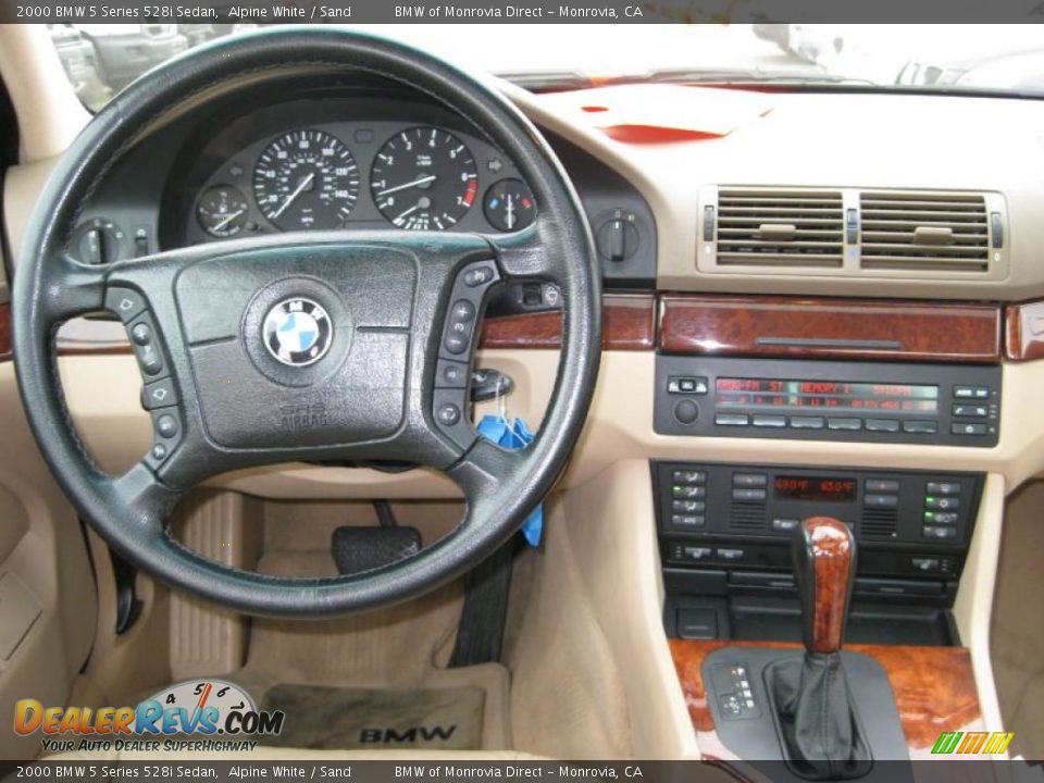 Dashboard of 2000 BMW 5 Series 528i Sedan Photo #8