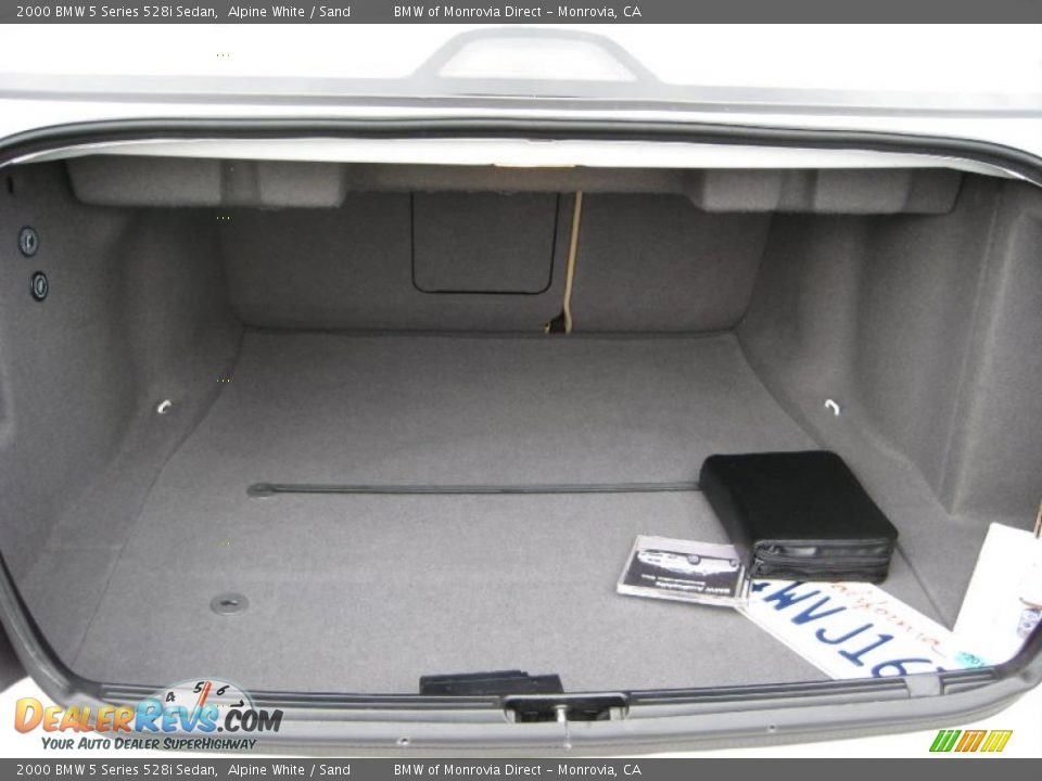 2000 BMW 5 Series 528i Sedan Trunk Photo #11