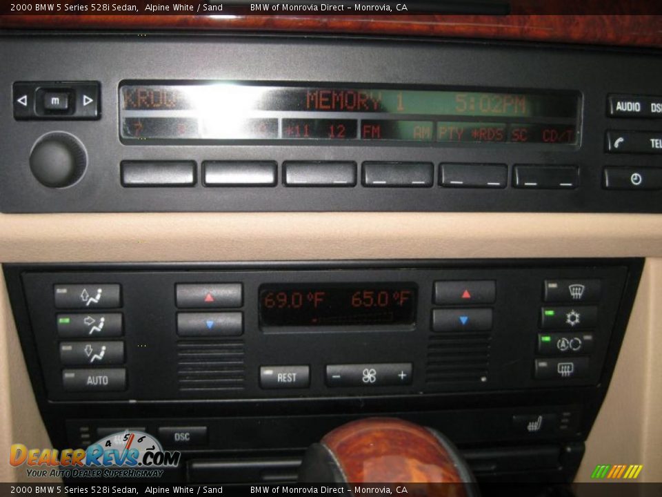 Controls of 2000 BMW 5 Series 528i Sedan Photo #17