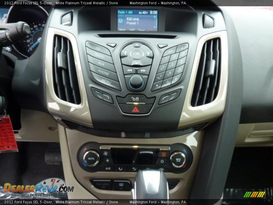 Controls of 2012 Ford Focus SEL 5-Door Photo #18