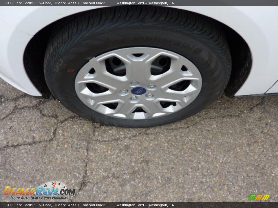 2012 Ford Focus SE 5-Door Oxford White / Charcoal Black Photo #9