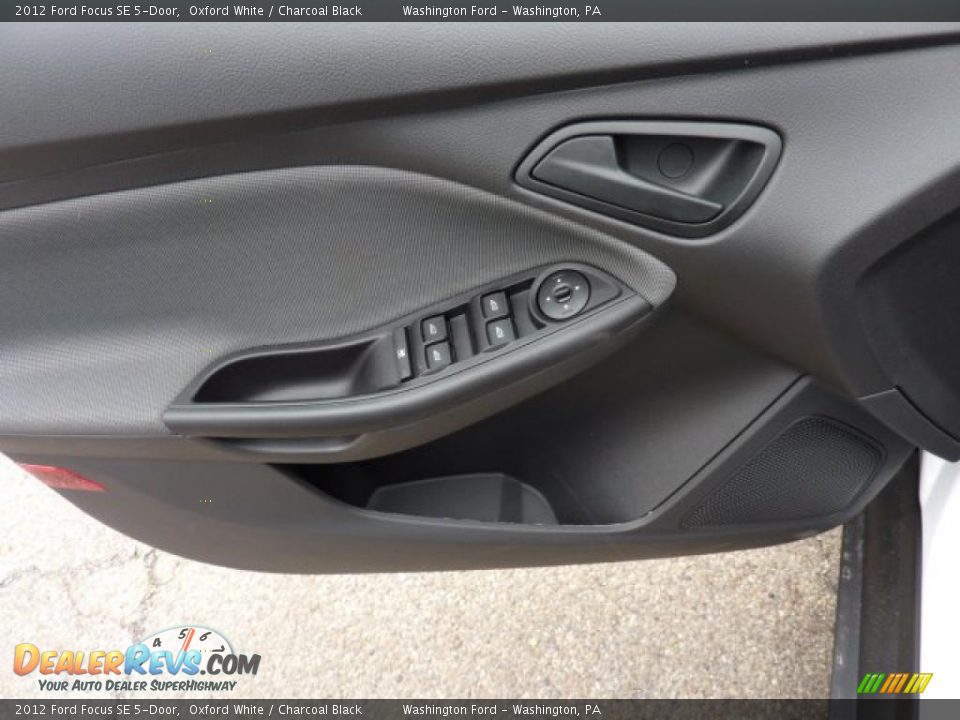 2012 Ford Focus SE 5-Door Oxford White / Charcoal Black Photo #12