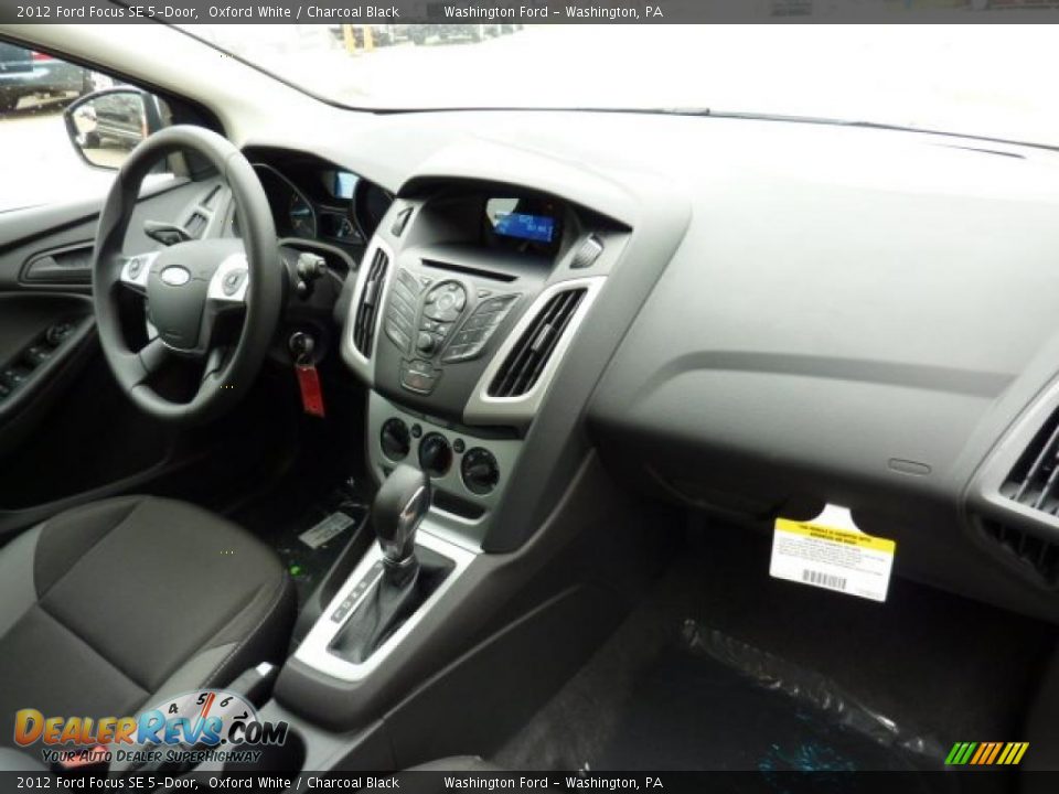 Dashboard of 2012 Ford Focus SE 5-Door Photo #16