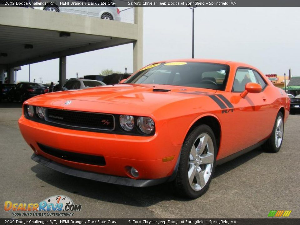 Front 3/4 View of 2009 Dodge Challenger R/T Photo #1
