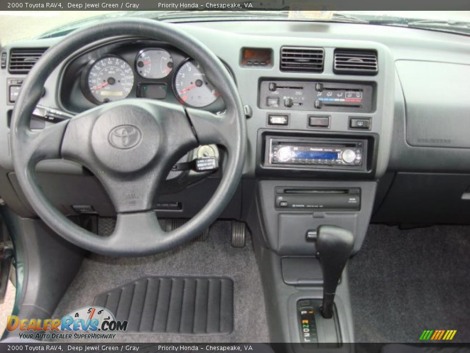 Dashboard of 2000 Toyota RAV4  Photo #12