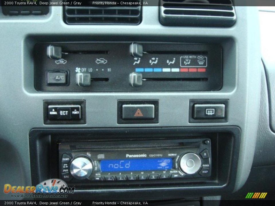 Controls of 2000 Toyota RAV4  Photo #16