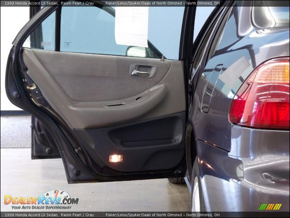 Door Panel of 1999 Honda Accord LX Sedan Photo #15