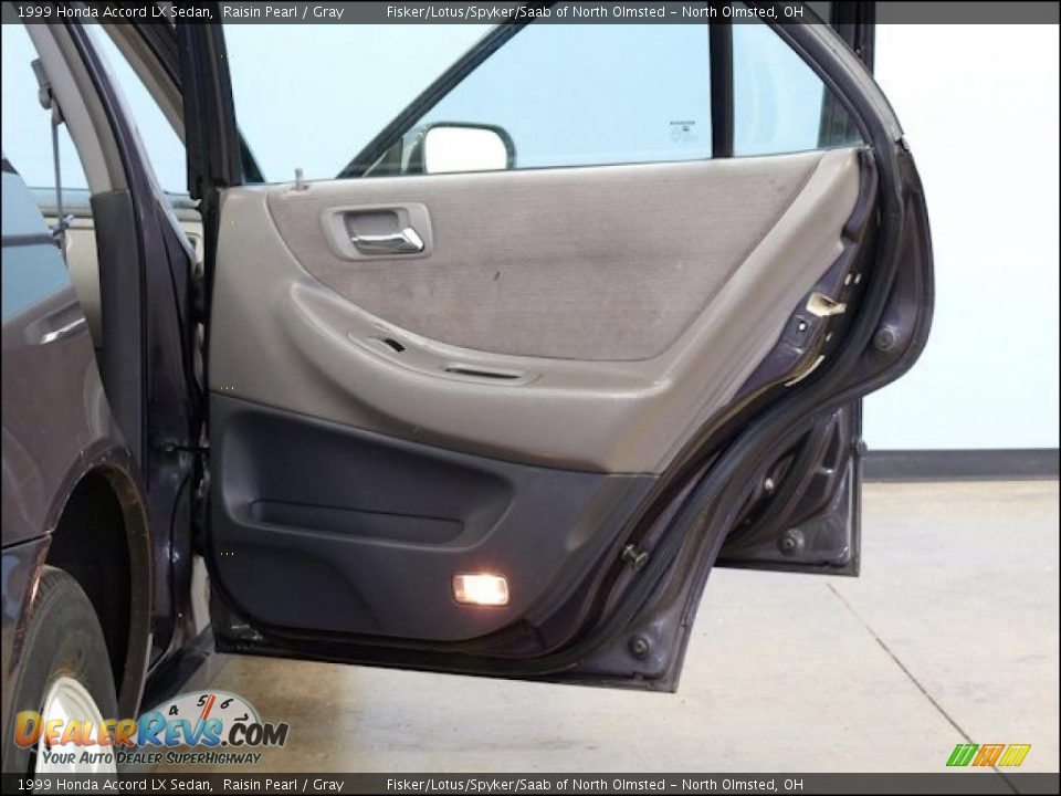 Door Panel of 1999 Honda Accord LX Sedan Photo #17