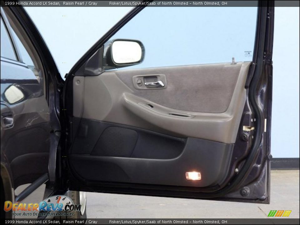 Door Panel of 1999 Honda Accord LX Sedan Photo #18