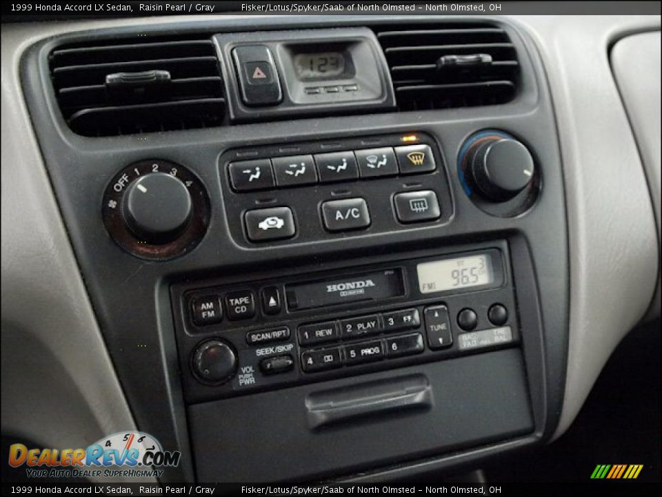 Controls of 1999 Honda Accord LX Sedan Photo #23