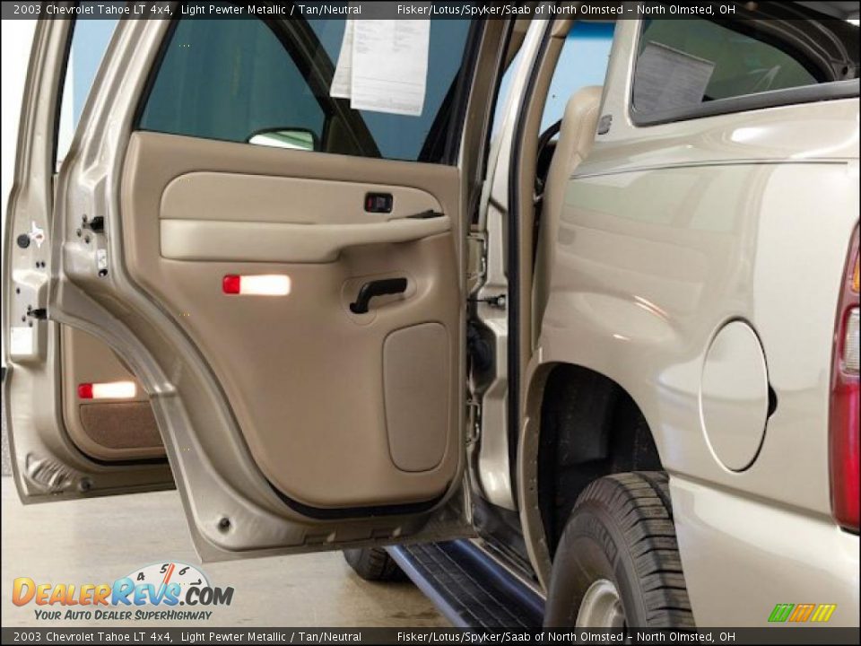2003 Chevrolet Tahoe LT 4x4 Light Pewter Metallic / Tan/Neutral Photo #16