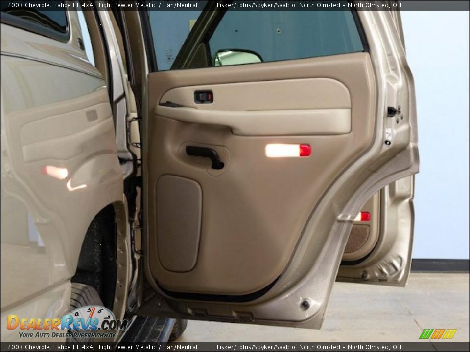 2003 Chevrolet Tahoe LT 4x4 Light Pewter Metallic / Tan/Neutral Photo #18