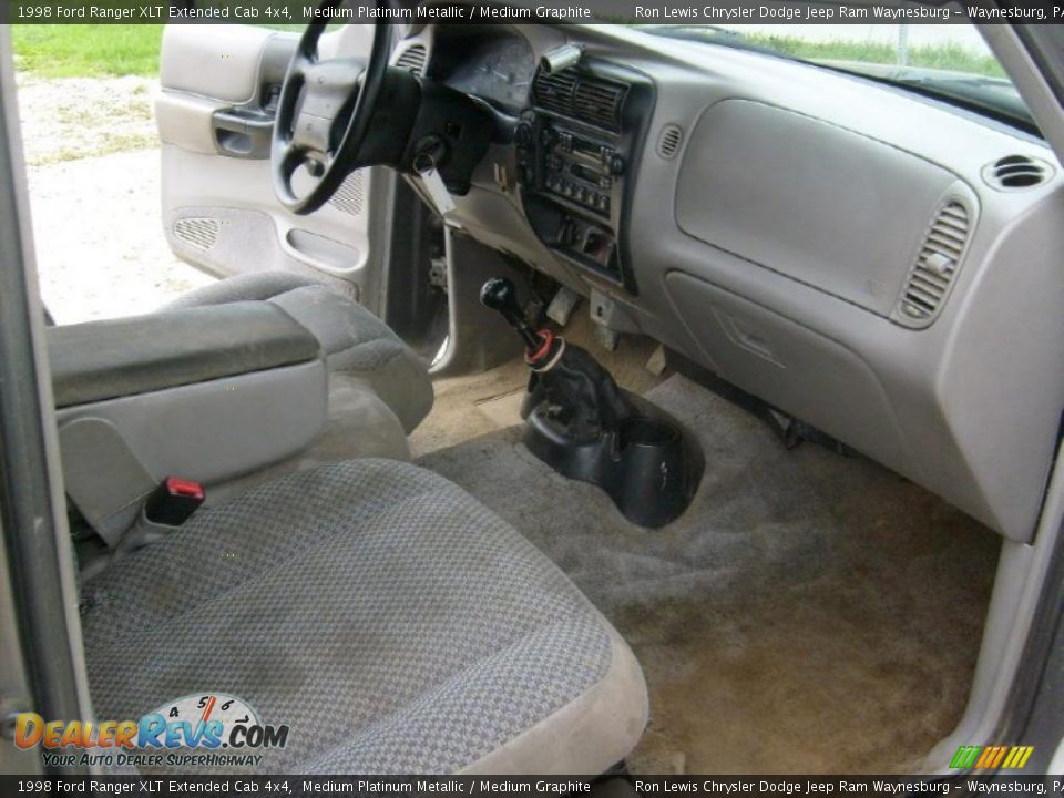 1998 Ford Ranger XLT Extended Cab 4x4 Medium Platinum Metallic / Medium Graphite Photo #17