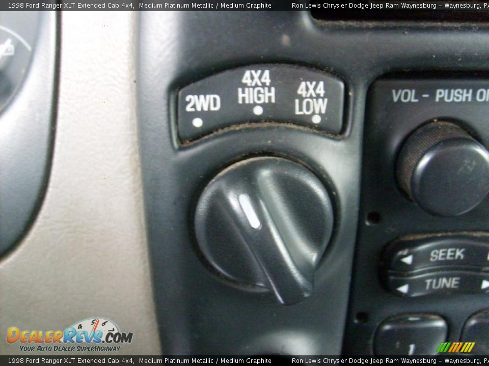 1998 Ford Ranger XLT Extended Cab 4x4 Medium Platinum Metallic / Medium Graphite Photo #23