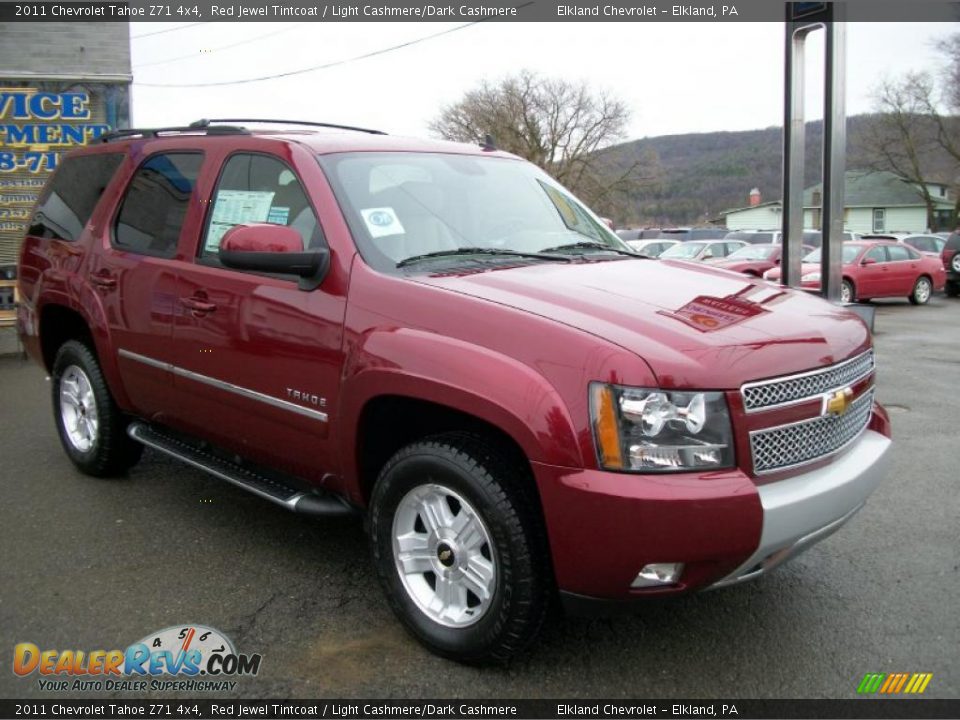 Front 3/4 View of 2011 Chevrolet Tahoe Z71 4x4 Photo #2