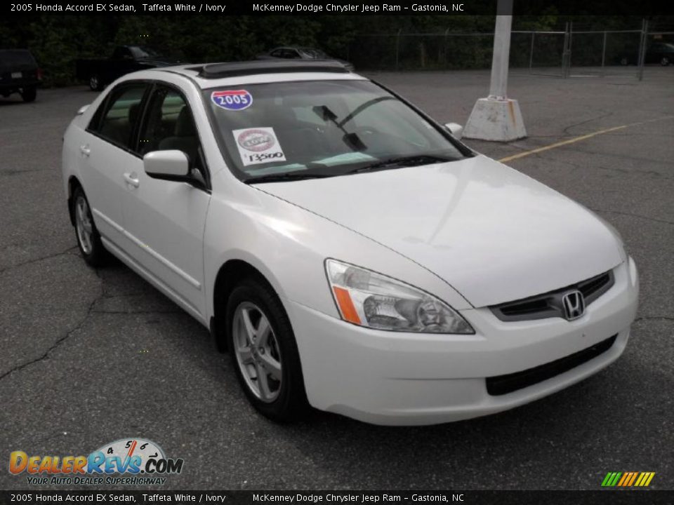 2005 Honda Accord EX Sedan Taffeta White / Ivory Photo #5