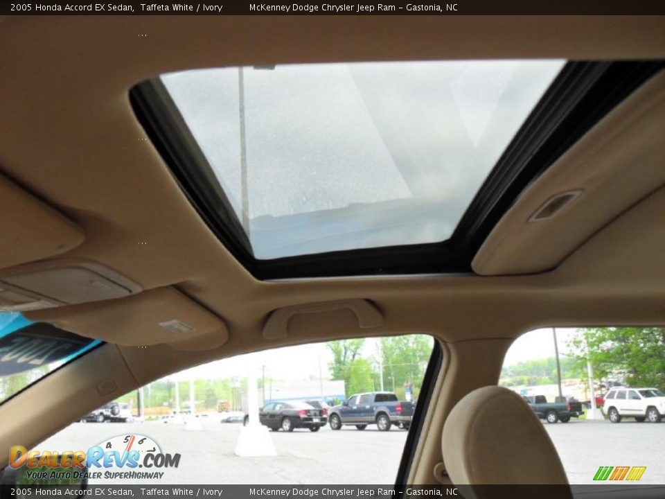 2005 Honda Accord EX Sedan Taffeta White / Ivory Photo #9