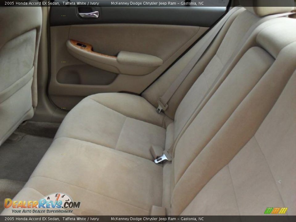 2005 Honda Accord EX Sedan Taffeta White / Ivory Photo #13