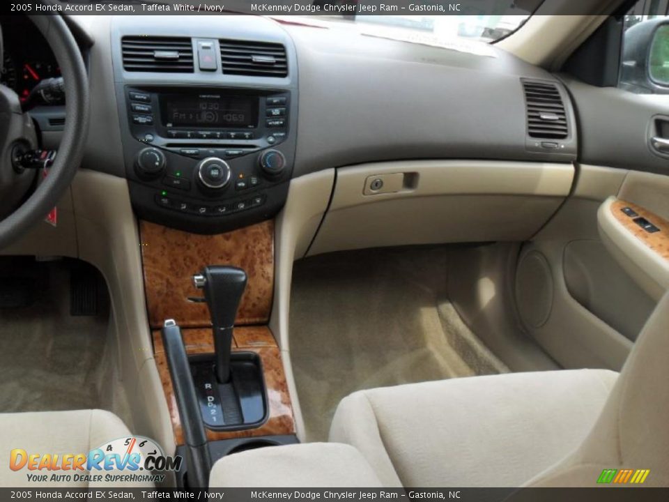 2005 Honda Accord EX Sedan Taffeta White / Ivory Photo #15